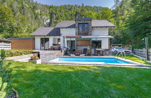 Gozd Martuljek Villa | 101 m² Villa ∙ 3 bedrooms ∙ 8 guests