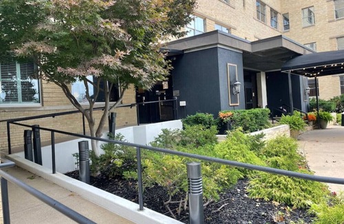 Bartlesville Apartment | 101 · Modern Charm #101 - Hotel Phillips