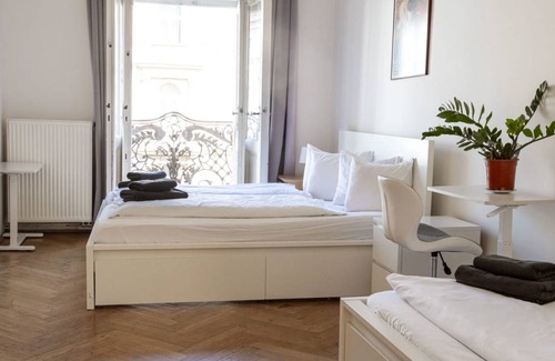 Smichov Apartment | 102 m² Apartment ∙ 4 bedrooms ∙ 11 guests