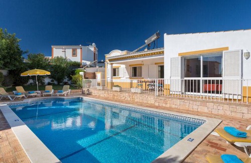 Guia House | 102 m² House ∙ 3 bedrooms ∙ 6 guests