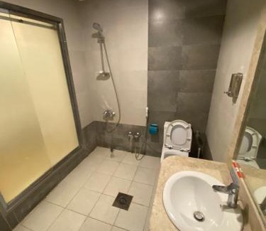 Al Aziziyah Apartment | 105 غرفتين وصاله Tow Rooms With a a hall