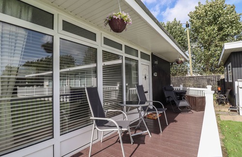 Chapel Saint Leonards Cottage | 107 THE LAURELS, pet friendly, with a garden in Chapel St Leonards