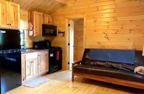 Logan Cabin | 108) Jay Log Cabin. Close to Hocking Hills State Park and more!