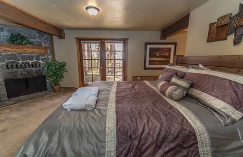 Lincoln Park House | 10k Sq. Ft. Luxury Tahoe Mansion 6Bd in Main house & 4Bd in guesthouse