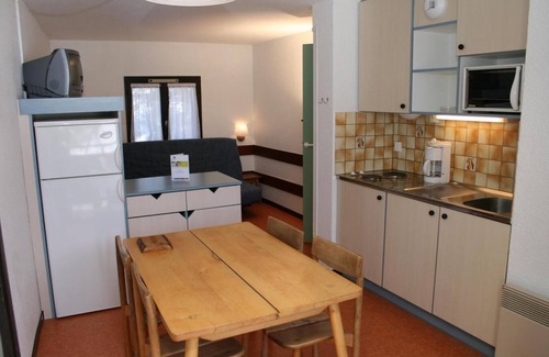 Saint-Leger-les-Melezes Apartment | 10m from ski slopes, swimming pool, sauna, hammam, parking, tv, ski locker, 28m²