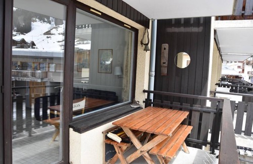 Pralognan-la-Vanoise Apartment | 10m from resort center, 2nd floor, terrace, parking, tv, ski locker, 27m², Pralognan-la-Vanoise