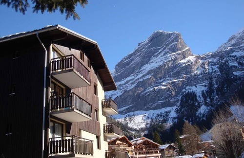 Pralognan-la-Vanoise Apartment | 10m from ski slopes, 3rd floor, balcony, parking, tv, ski locker, 20m², Pralognan-la-Vanoise