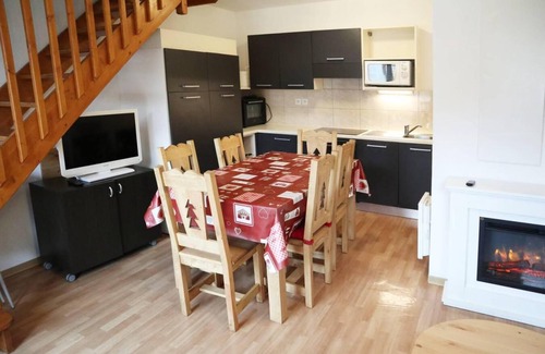 Les Orres Apartment | 10m from shops, 3rd floor, view mountain, swimming pool, balcony, tv, ski locker, 50m², Les Orres