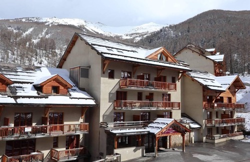 Les Orres Apartment | 10m from shops, 3rd floor, view mountain, swimming pool, balcony, tv, ski locker, 50m², Les Orres