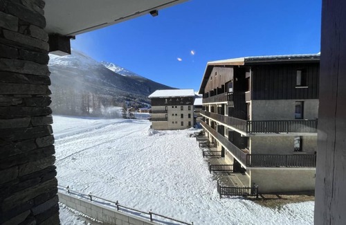 Lanslevillard Apartment | 10m from ski slopes, 1st floor, balcony, tv, ski locker, 25m², Val Cenis
