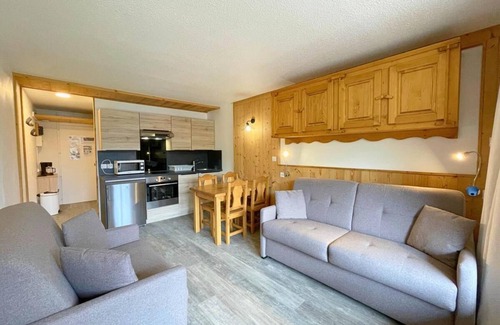 Les Menuires Apartment | 10m from ski slopes, 8th floor, view ski slopes, balcony, tv, ski locker, 24m², Les Menuires