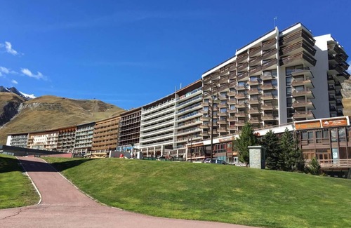 Tignes le Lac Apartment | 10m from ski slopes, 3rd floor, television, ski locker, 16m², Tignes