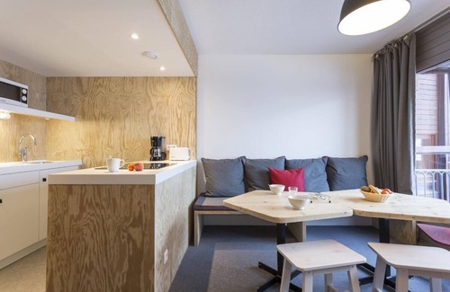 Arc-2000 Apartment | 10m from ski slopes, 4th floor, balcony, tv, ski locker, 61m², Les Arcs