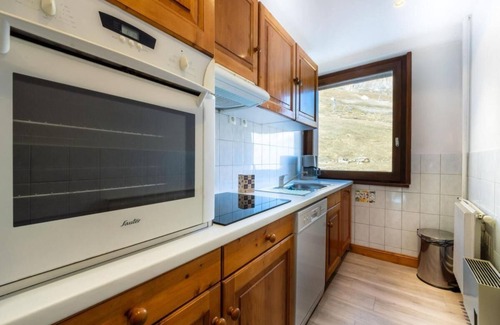 Tignes le Lac Apartment | 10m from ski slopes, 4th floor, balcony, tv, ski locker, 74m², Tignes