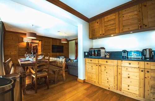 Le Lavachet Apartment | 10m from ski slopes, 5th floor, view ski slopes, balcony, tv, ski locker, 83m², Tignes