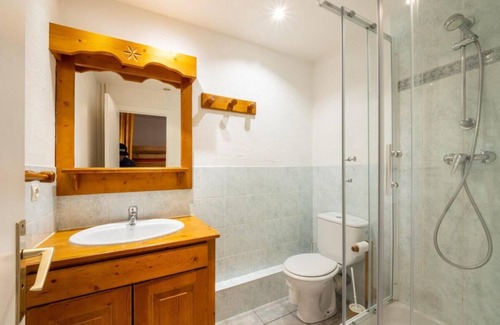 Tignes le Lac Apartment | 10m from ski slopes, 5th floor, balcony, tv, ski locker, 52m², Tignes
