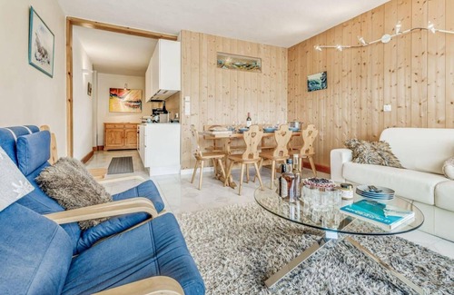 Tignes le Lac Apartment | 10m from ski slopes, 6th floor, view lake, tv, ski locker, 70m², Tignes