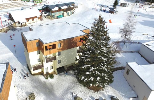 Prapoutel Apartment | 10m from ski slopes, parking, tv, ski locker, 40m², Les 7 Laux