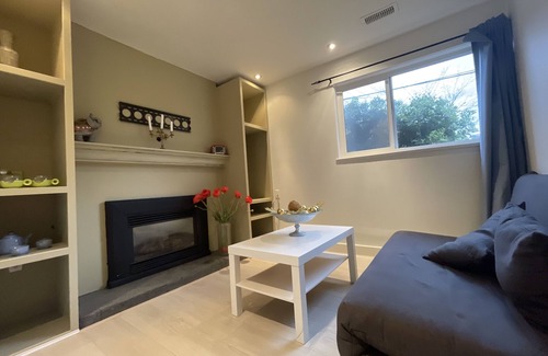 Delta House | 10min to Ferry.30 mins to airport. Family sized separate entrance.Pets-friendly.