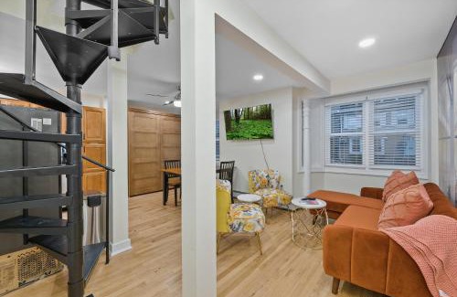 Hoboken Apartment | 10Min to NYC - 2BR/2.5Bath-3Beds-Free Parking-No Chores