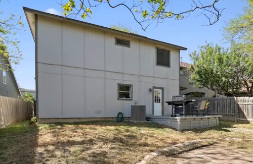 Converse House | 10Min2RandolphAFB~20Min2FtSH~4B/2.5B~PetFriendly!