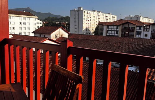 Saint-Jean-de-Luz Apartment | 10mn walk from downtown! Private parking. Ideal for families.