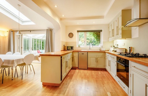 Broadwey Cottage | 11 BEECH ROAD, pet friendly, with a garden in Weymouth