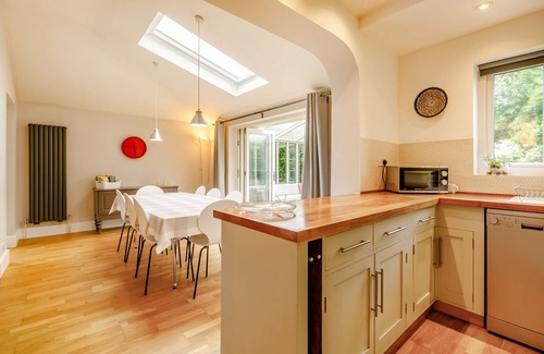 Broadwey Cottage | 11 BEECH ROAD, pet friendly, with a garden in Weymouth