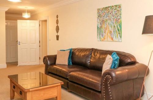 Buxton Apartment | 11 Eagle Parade