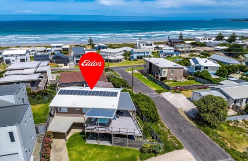 Middleton House | 11 Hero Ave - Spacious Family Home, with spectacular ocean and hillside views, r