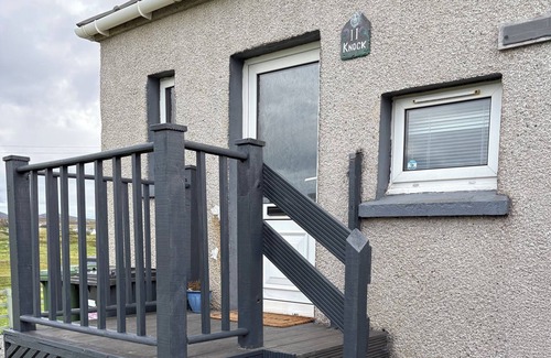 Carloway House | 11 KNOCK, pet friendly, character holiday cottage in Carloway