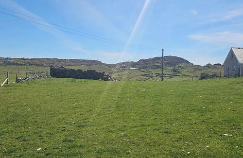 Carloway House | 11 KNOCK, pet friendly, character holiday cottage in Carloway