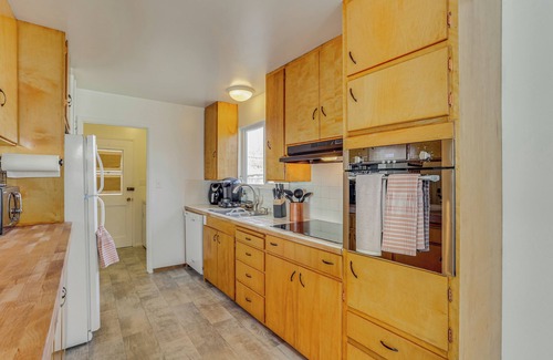 Burney House | 11 Mi to Burney Falls: Charming Home w/Fireplace
