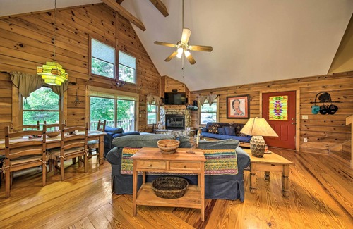 Marble Cabin | 11 Mi to Calaboose Cellars: Marble Cabin w/Deck!