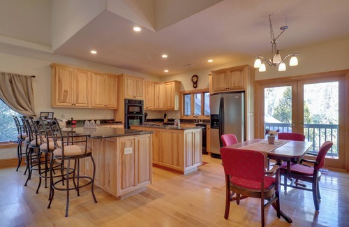 Highlands Apartment | 11 Mi to Ski Sapphire: 'Heaven South' Apt w/Porch