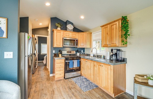 Port Hadlock Cottage | 11 Mi to Port Townsend Ferry: Cottage w/View!