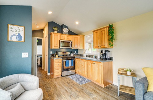 Port Hadlock Cottage | 11 Mi to Port Townsend Ferry: Cottage w/View!