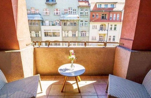 Katowice Apartment | 110 m² Apartment ∙ 2 bedrooms ∙ 11 guests