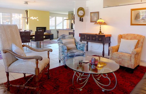 Wilderswil Apartment | 110 m² Apartment ∙ 1 bedroom ∙ 4 guests
