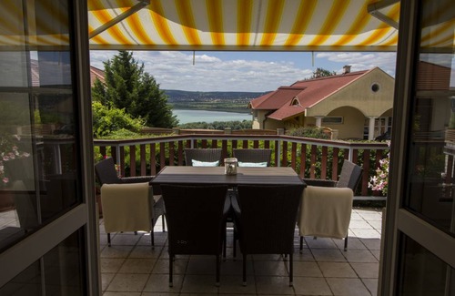 Balatonfuzfo House | 110 m² House ∙ 4 bedrooms ∙ 8 guests