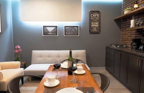 Urdesa Apartment | 110-Praga Apts 3 people close to the US consulate