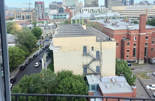 Milton Park Apartment | (1101) Bright Studio Downtown