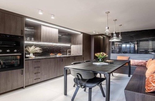 Les Iles Apartment | 110m2 a classic luxury home with memorable views of the seine on Quai de Bourbon
