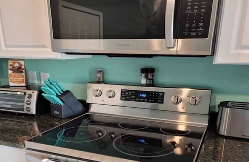 Kingsland House | 111 College: 4 BR, 2 BA House in Kingsland, Sleeps 12