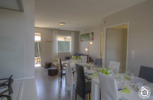 Perouges House | 115 m² Gîte ∙ 4 bedrooms ∙ 10 guests