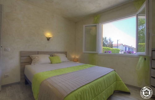 Perouges House | 115 m² Gîte ∙ 4 bedrooms ∙ 10 guests