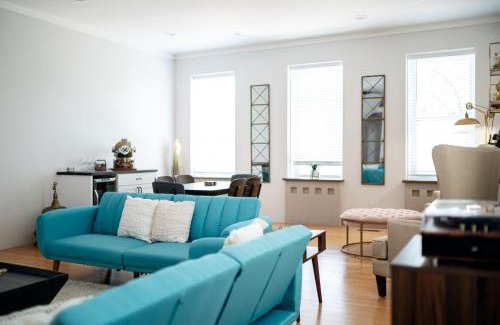 St. Charles Apartment | 115 N Main HUGE 2 bedroom unit on Main Street