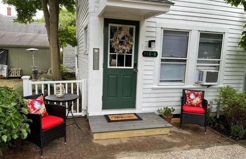 Groton Cottage | 115 Rose Cottage with 2 bedroom walk to Groton Bay