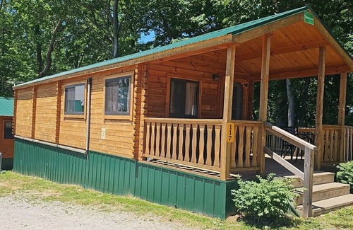 Logan Cabin | 117) Sparrow Log Cabin. Close to Hocking Hills State Park and more!