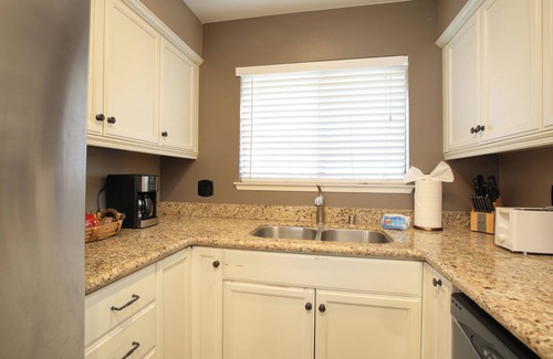 Downtown Condo | 118 Pismo Shores: 2 BR, 2 BA Condominium in Pismo Beach, Sleeps 6